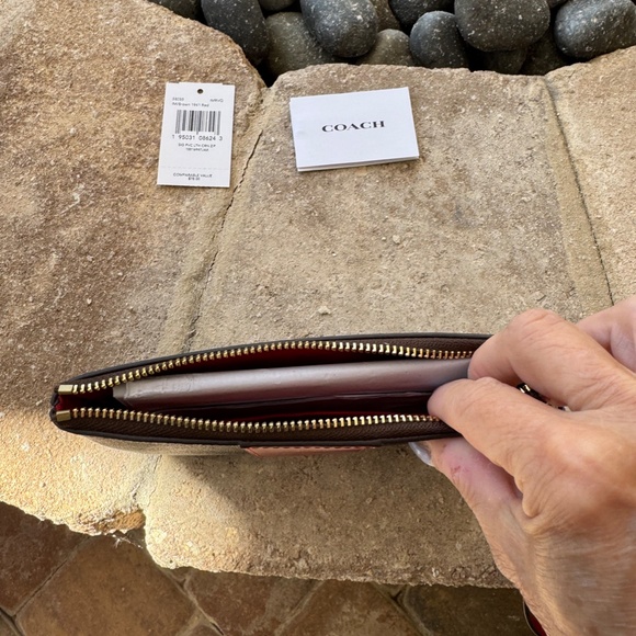 NEW WITH TAGS COACH SIGNATURE ZIP AROUND POUCH/ WRISTLET - Picture 4 of 6